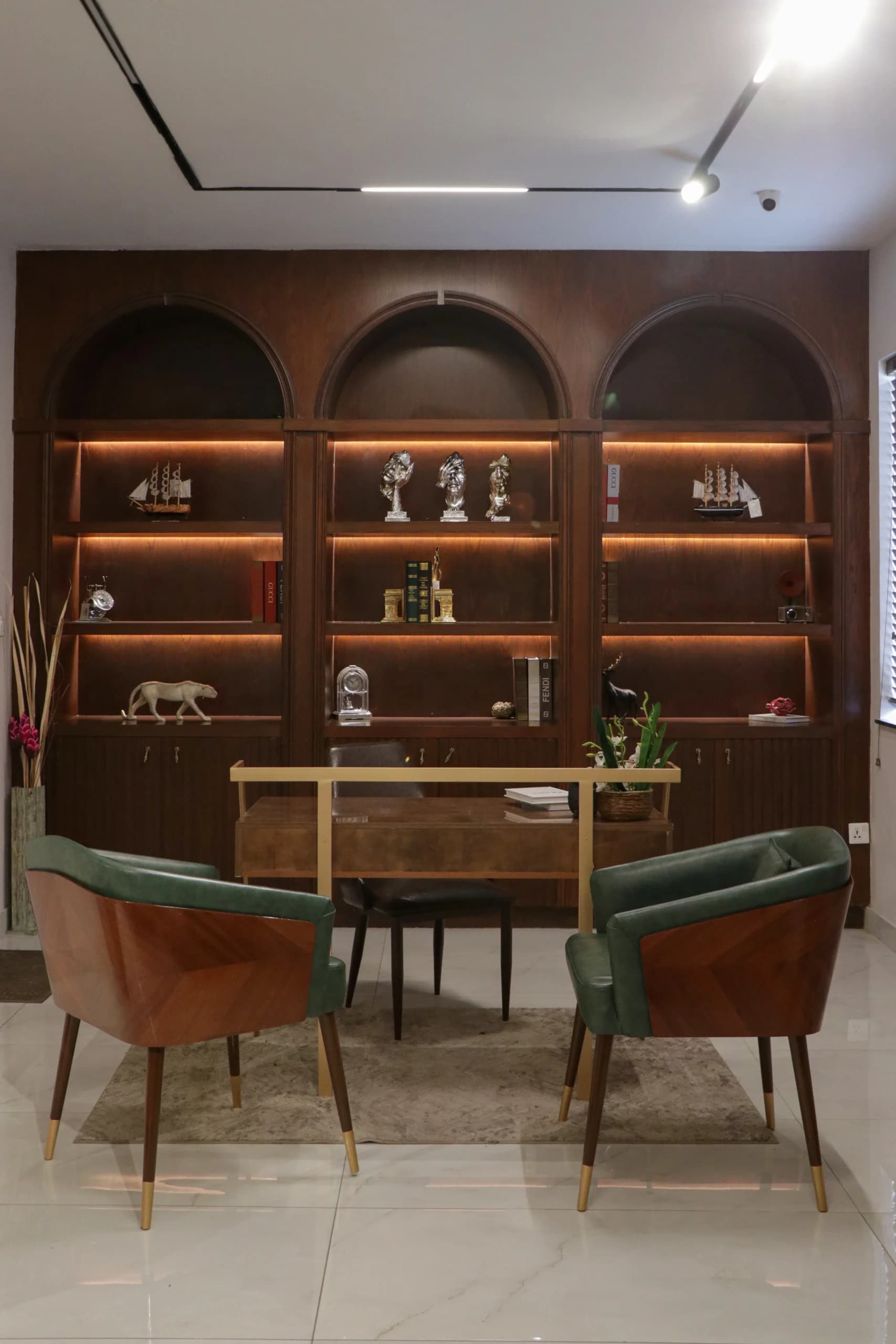 Claudia Study Table